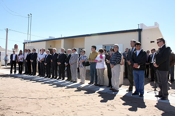 FOTO: entrega de 100 casas del Plan Plurianual en Victorica