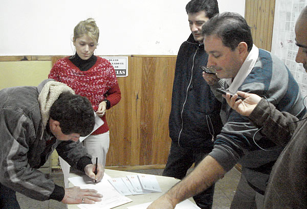 Entrega de Tarjetas Alimentarias y Pensiones Nacionales