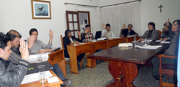 El HCD aprobó la compra del regador de asfalto y la construcción de nicheras en el cementerio