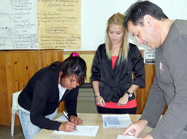 Entregan nuevas tarjetas alimentarias en Acción Social