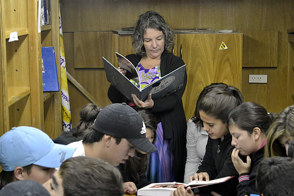 Visita del Senador Marino y la Biblioteca Móvil del Congreso a Victorica