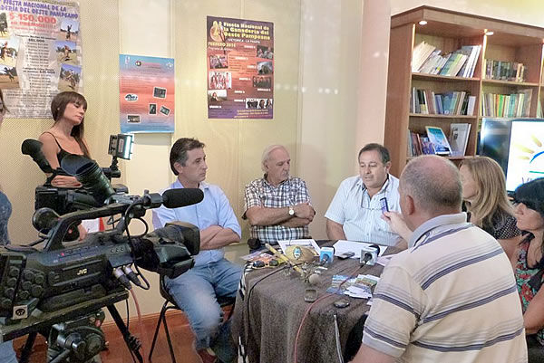 Presentación de la Fiesta Nacional de la Ganadería en Santa Rosa