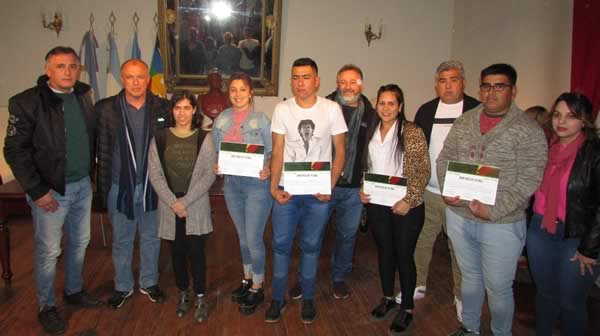 Entrega de certificados por "Entrenamiento de Trabajo" y "Curso de Arbitraje"